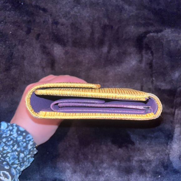 Louis Vuitton epi leather wallet - Picture 5 of 12